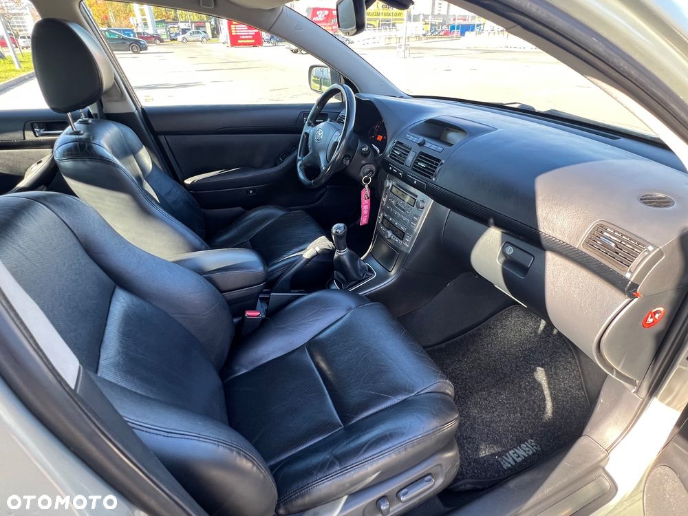 Toyota Avensis - 11