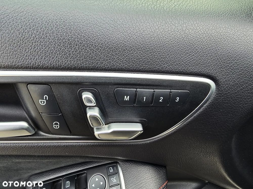 Mercedes-Benz Klasa A AMG 45 4Matic AMG Speedshift 7G-DCT - 32