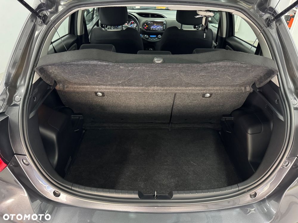 Toyota Yaris Hybrid 100 Business Edition - 30