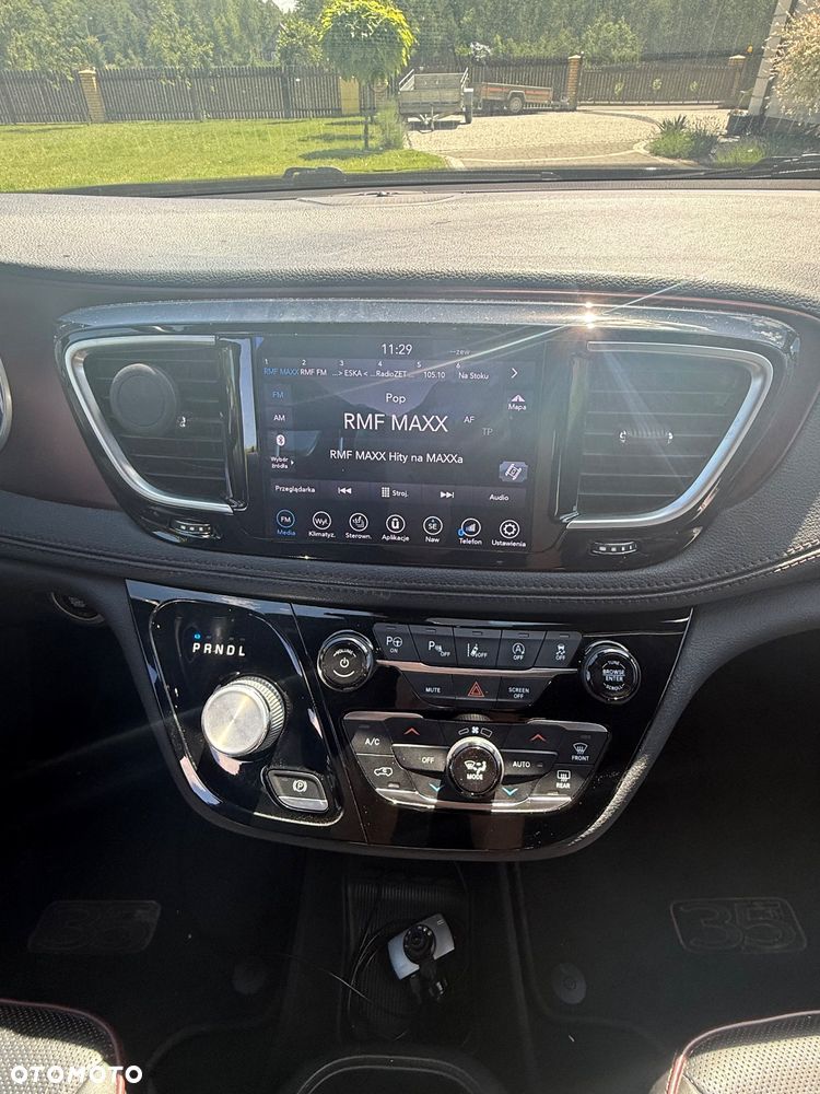 Chrysler Pacifica - 11