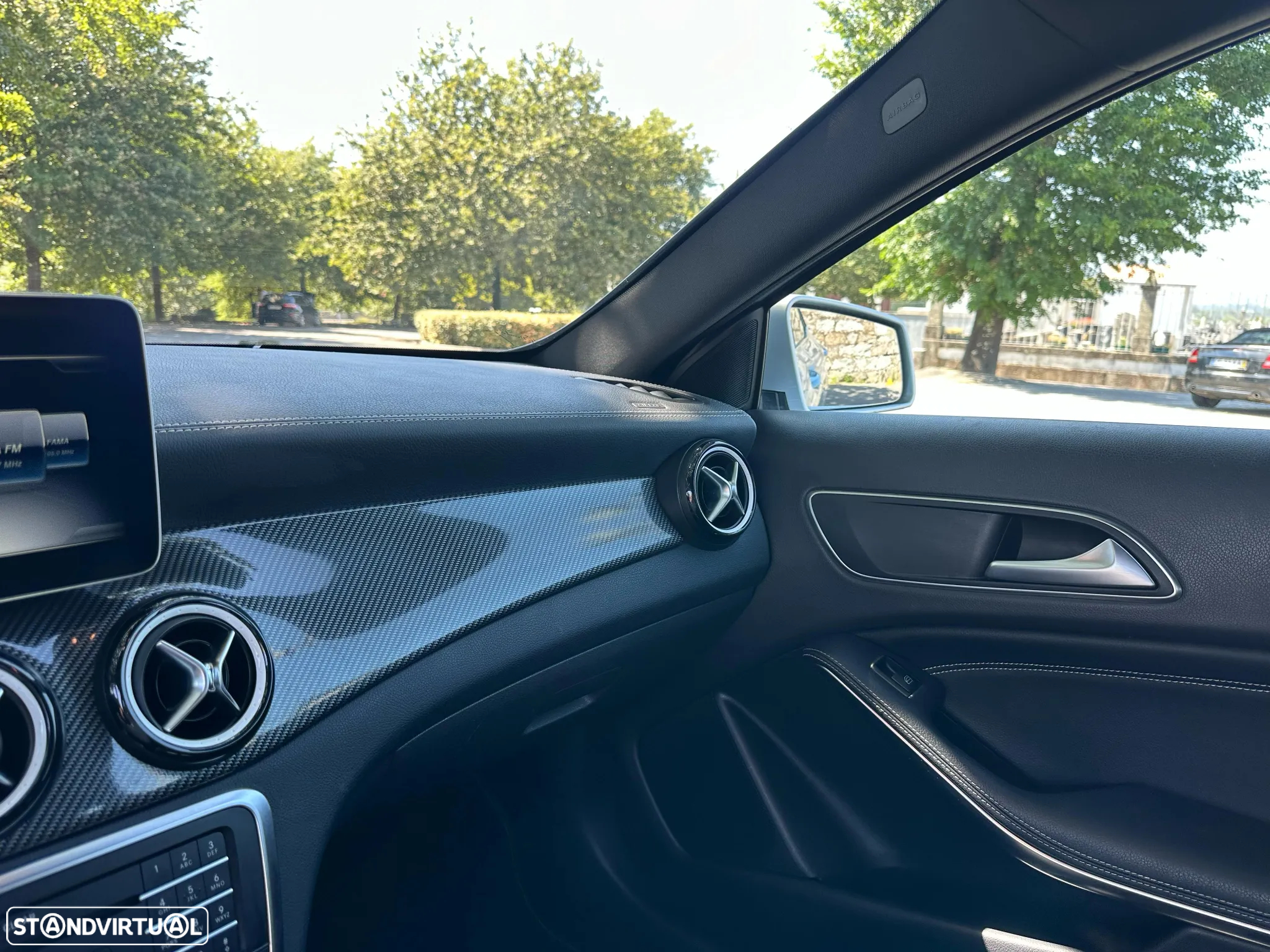 Mercedes-Benz GLA 200 7G-DCT AMG Line - 26