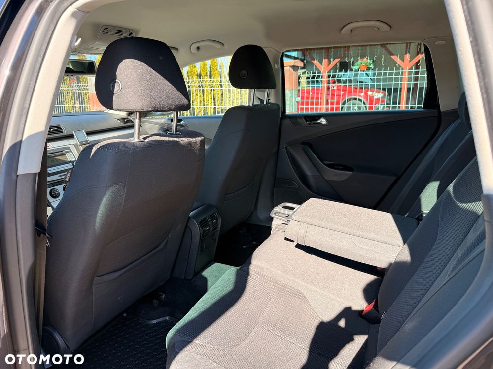 Volkswagen Passat 2.0 TDI Comfortline - 24