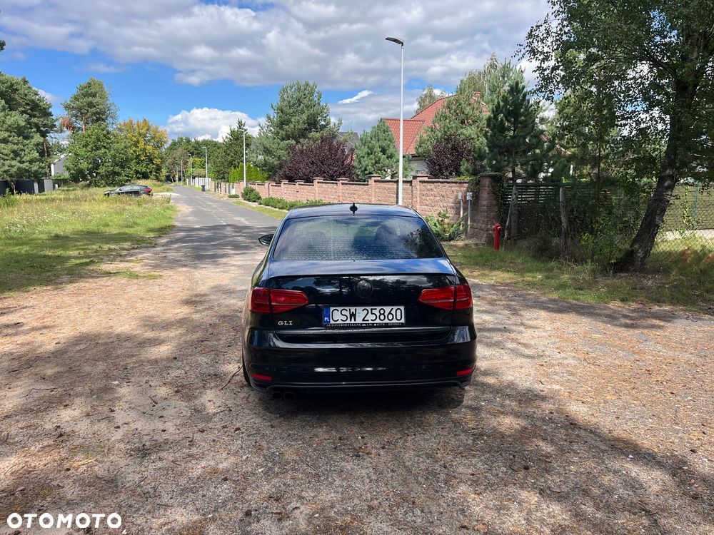 Volkswagen Jetta - 6