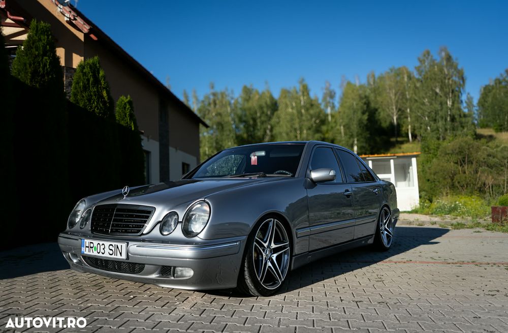 Mercedes-Benz E - 8