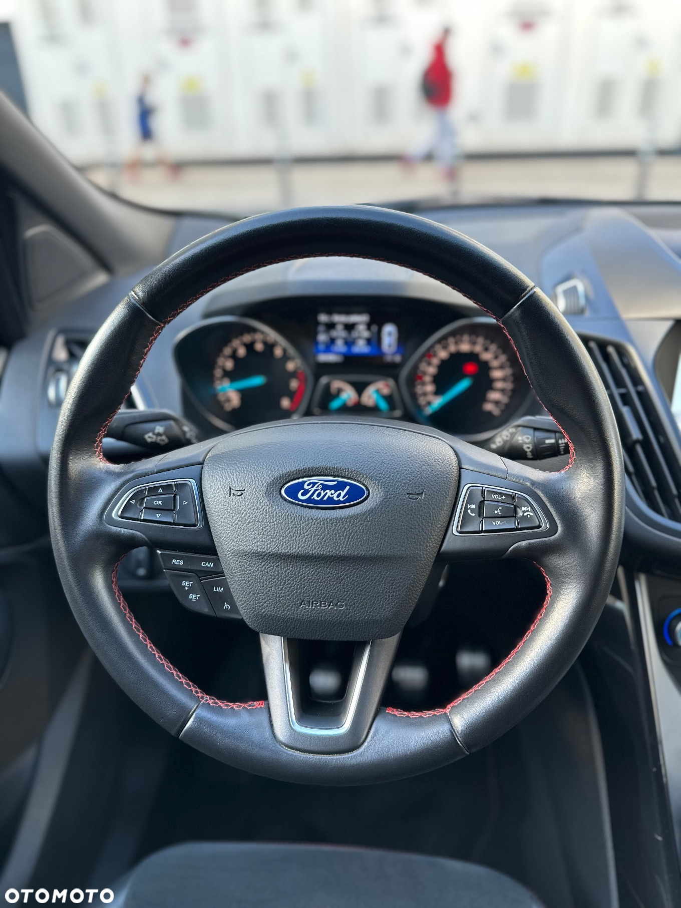 Ford Kuga 1.5 EcoBoost 2x4 ST-Line - 6