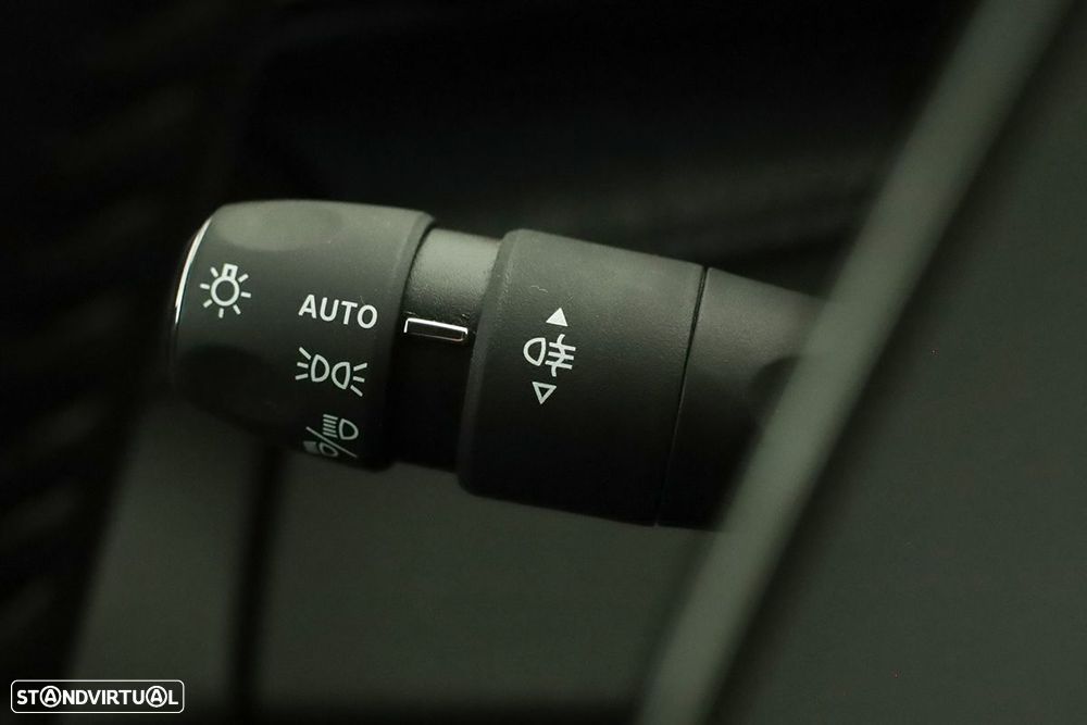 Peugeot 408 1.6 Hybrid Allure e-EAT8 - 18