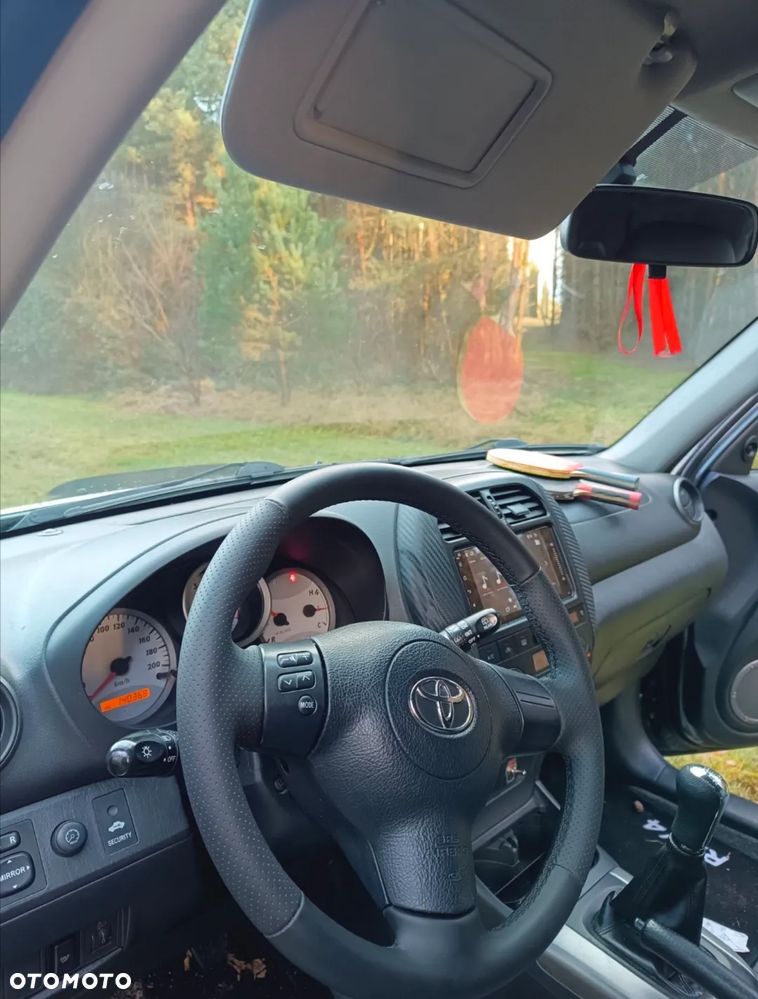 Toyota RAV4 D-4D 4x4 - 7