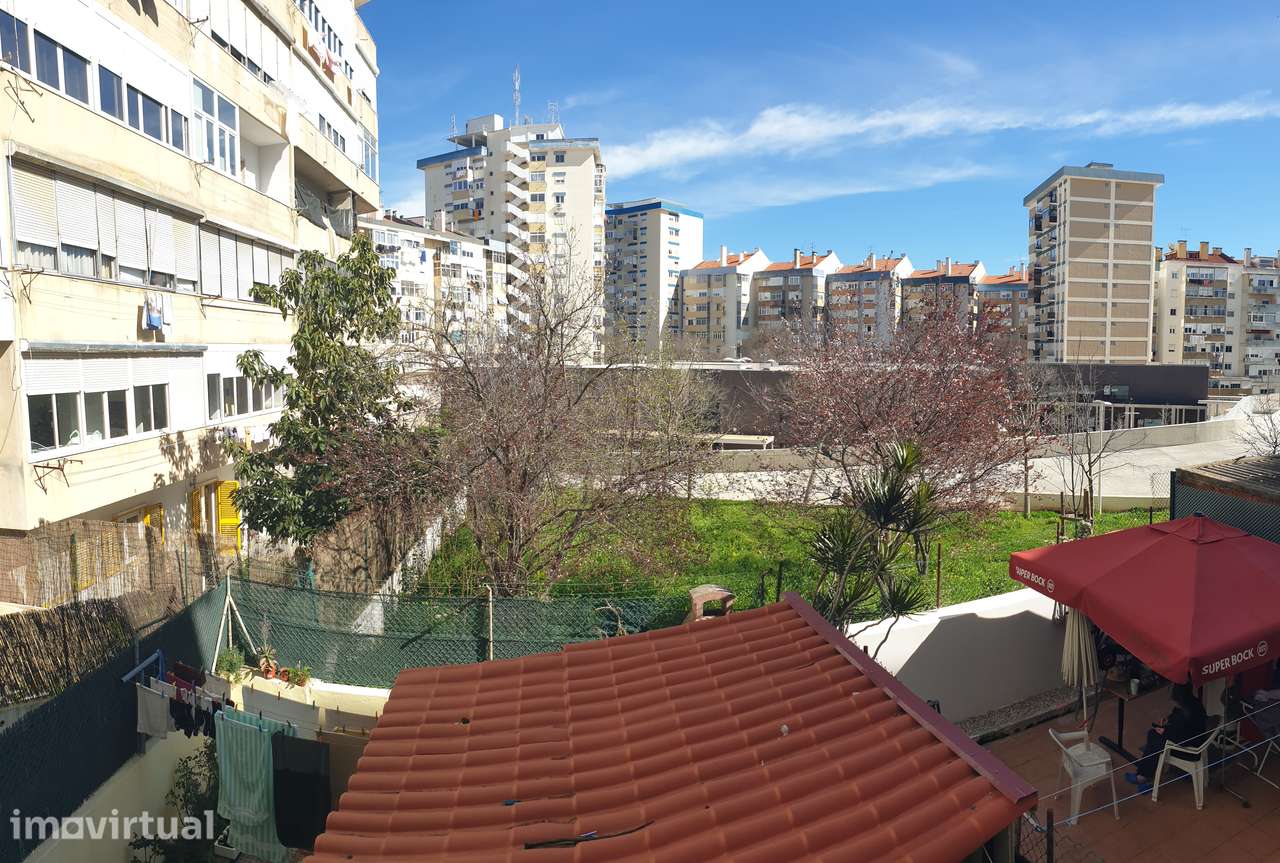 T2 em Benfica com 1 casa de banho e bem localizado - Grande imagem: 2/13