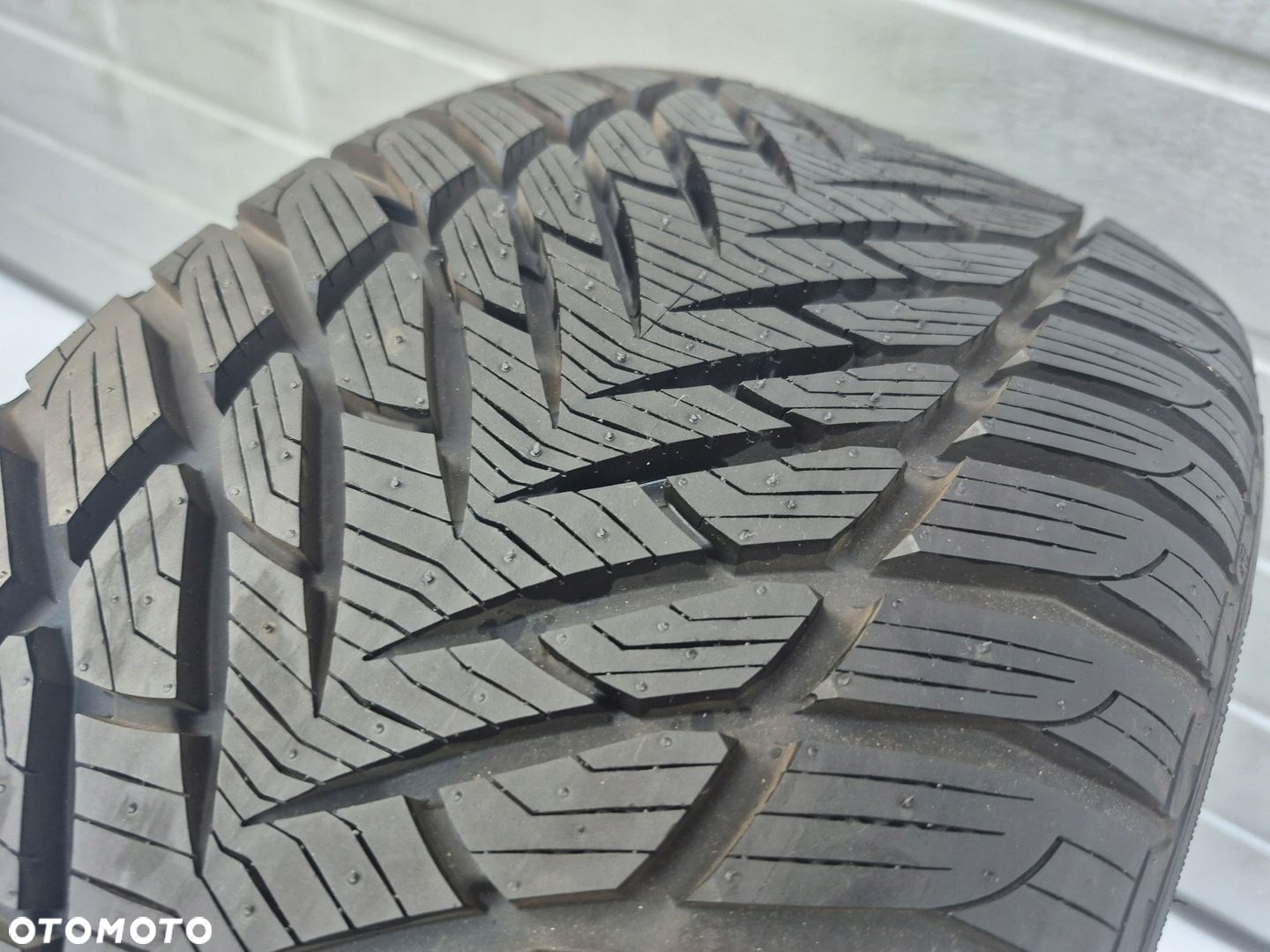 GOODYEAR EAGLE ULTRA GRIP GW-3 245/40R18 97V NOWA Z ZAPASU 1X - 2