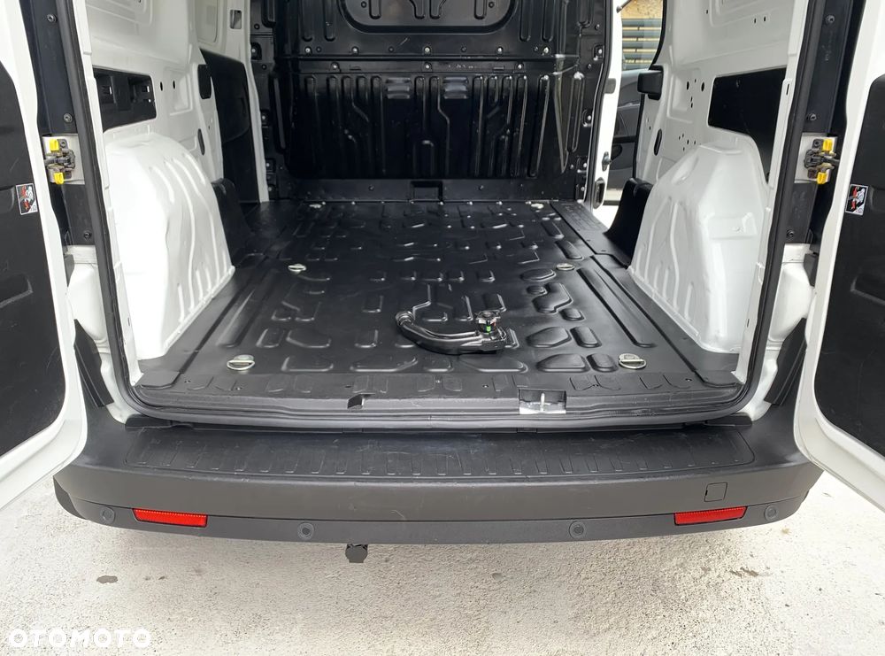 Fiat DOBLO PROFESSIONAL L2H1 Long MAXI VAN WZMOCNIONY Ładowność 961kg, Homologacja cięż. VAT-1, HAK wpinany 1300kg, Alarm, Czujniki parkowania, Halogeny, Podgrzewane fotele, Koła 16' MOCNY SILNIK 1.6 MultiJet, 105KM Emisja spalin Euro-6, Skrzynia biegów 6cio stopniowa! Zabudowa paki, F-VAT23% - 11