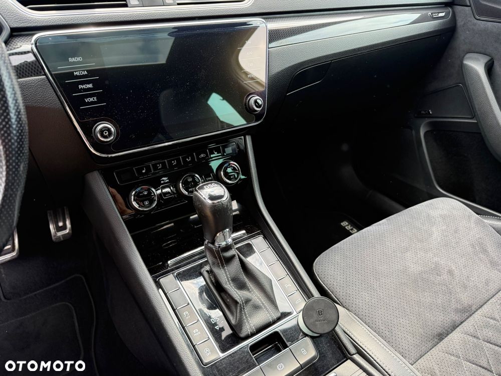 Skoda Superb 2.0 TDI Sportline DSG - 23