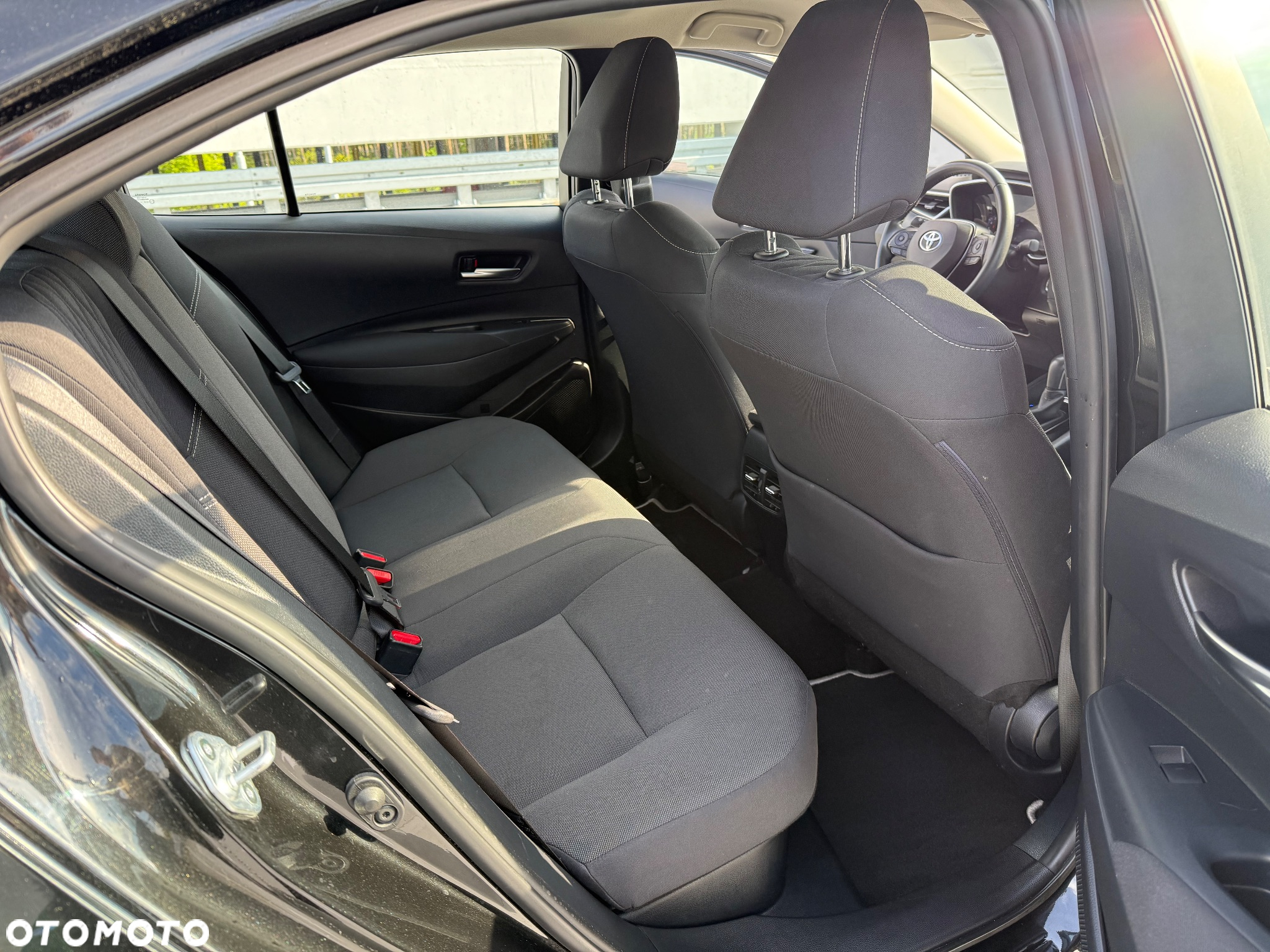 Toyota Corolla 1.8 Hybrid Comfort - 25