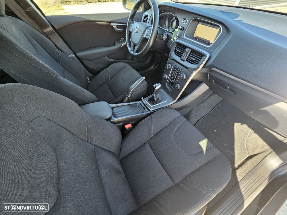Volvo V40 Cross Country 2.0 D2 Momentum - 26