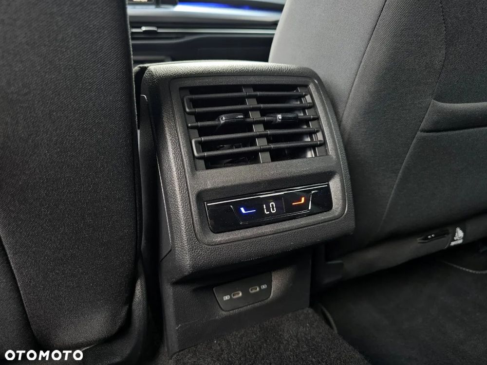 Volkswagen Golf Variant - 32