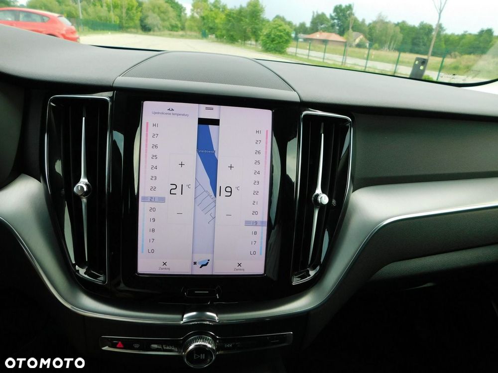 Volvo XC 60 B4 B Momentum Pro - 18