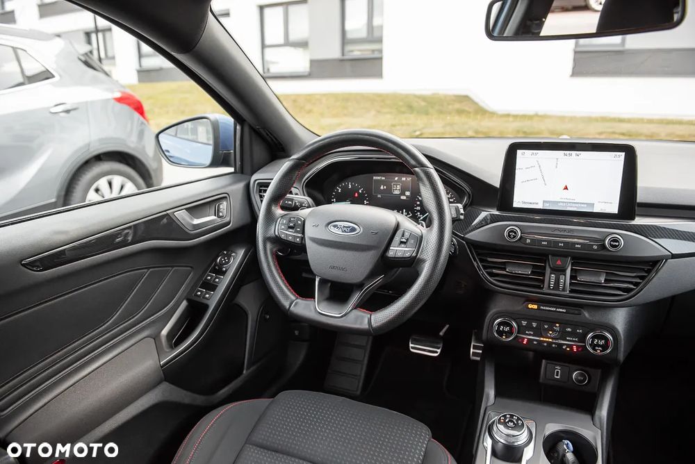 Ford Focus 1.5 EcoBlue Start-Stopp-System ST-LINE - 32