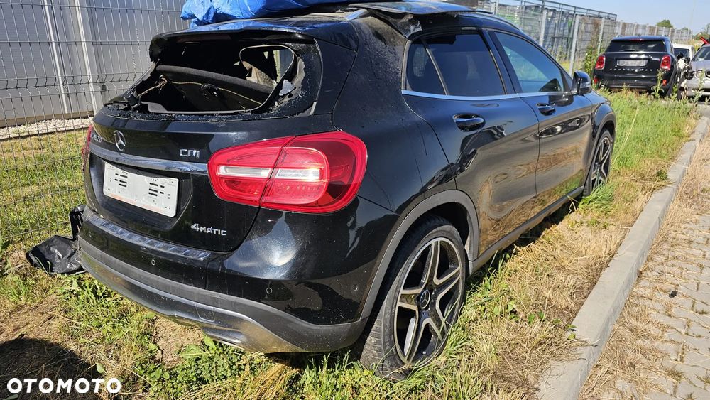 Mercedes-Benz GLA - 27