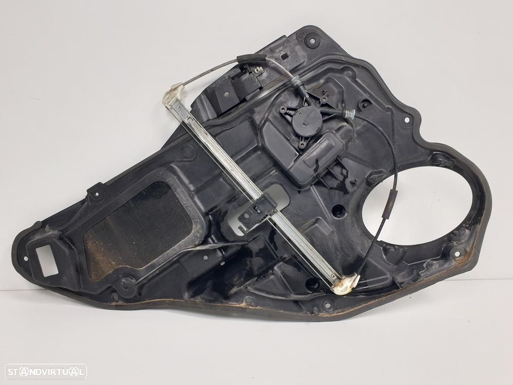 ELEVADOR DE VIDRO TRASEIRO DIREITO MAZDA 6 HATCHBACK 2002 -GJ6A97XG - 1