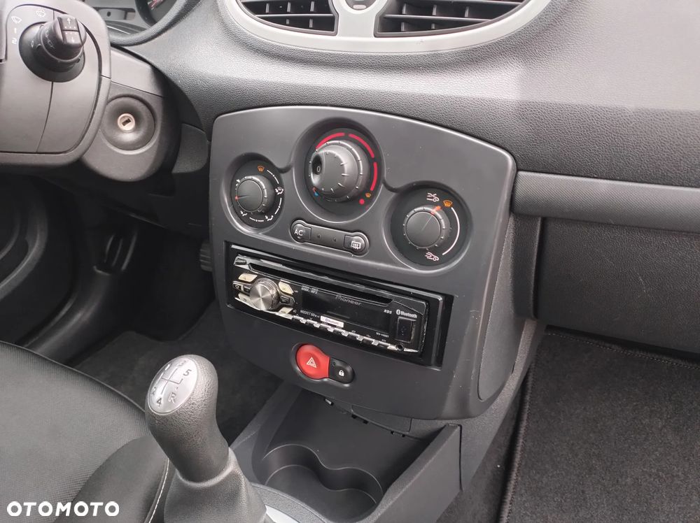 Renault Clio 1.2 16V 75 Dynamique - 25