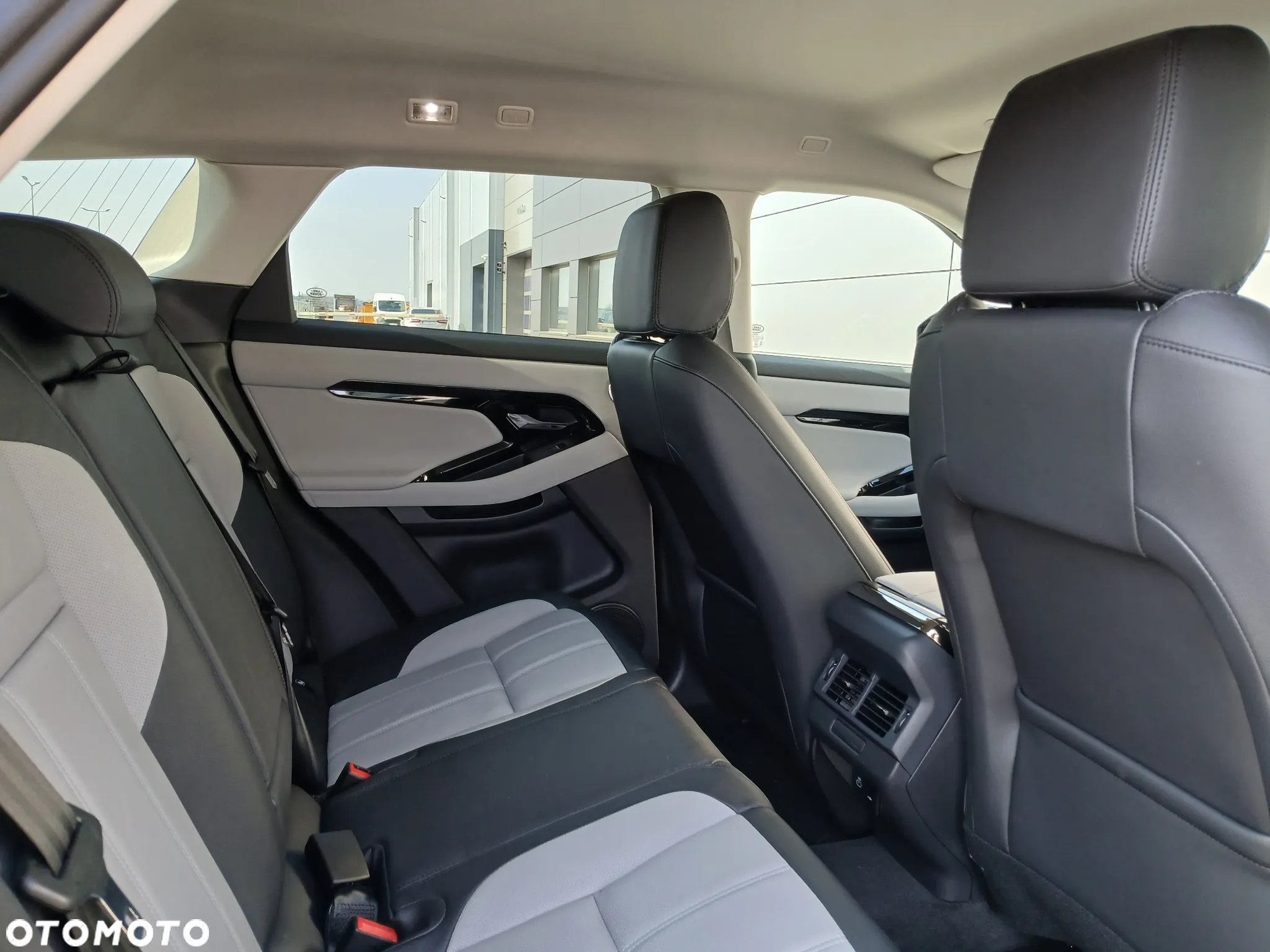Land Rover Range Rover Evoque - 11
