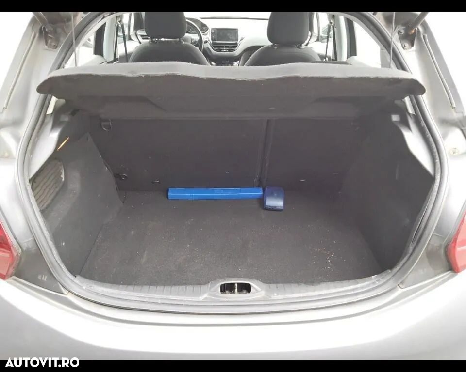 Peugeot 208 1.2 L PureTech Style - 8