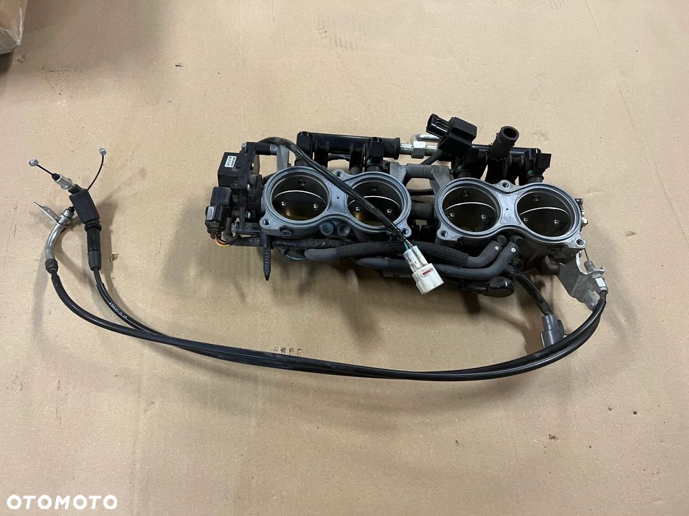 Suzuki GSX-R 1000 GSXR1000 K9 - L6  2013r przepustnice z wtryskami