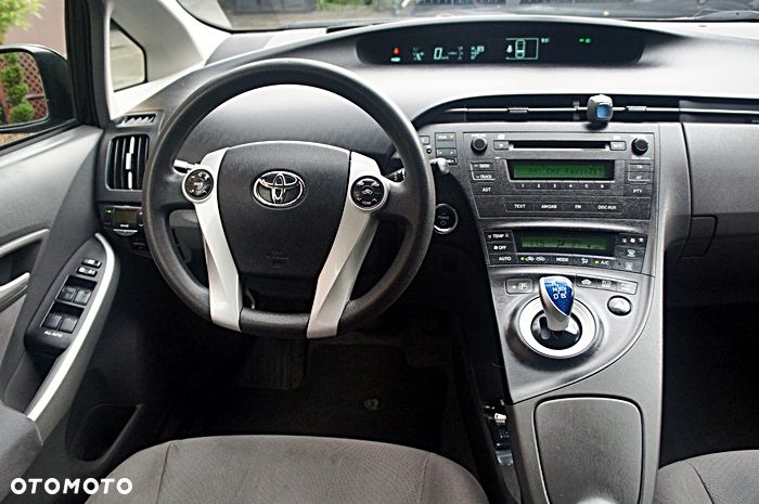 Toyota Prius (Hybrid) Life - 19
