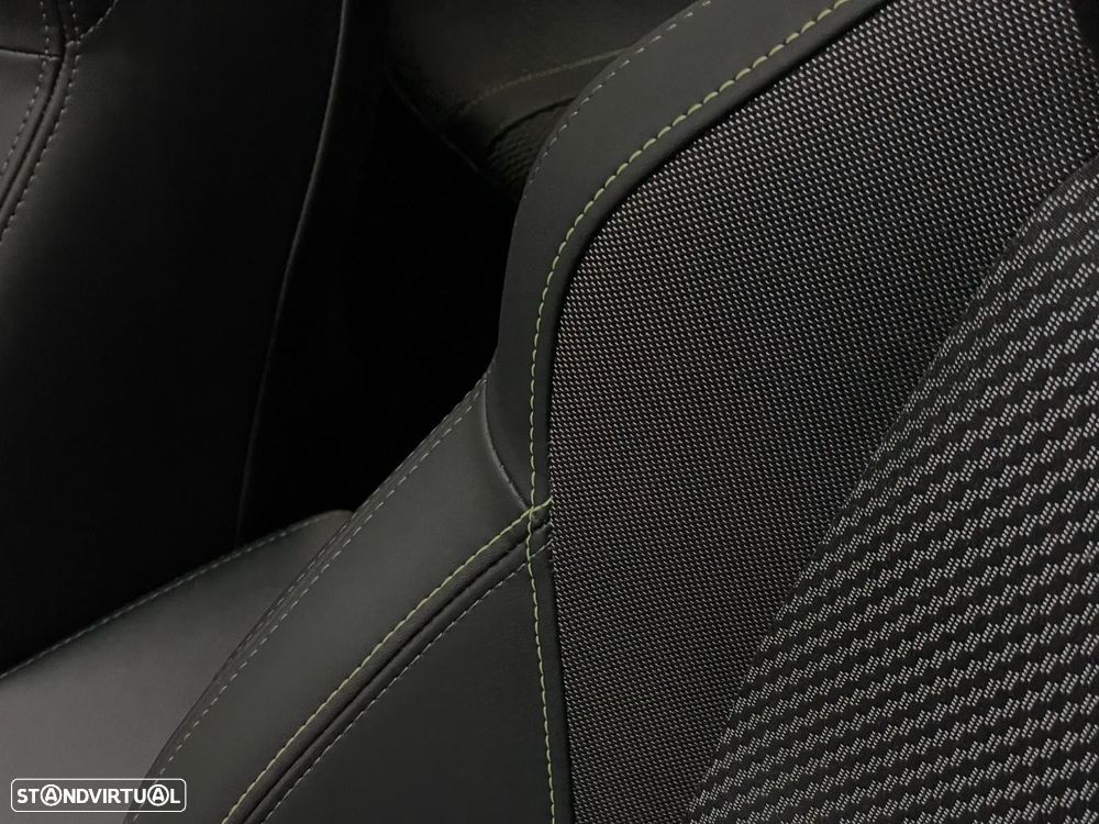 Peugeot 208 1.2 PureTech GT Line - 32