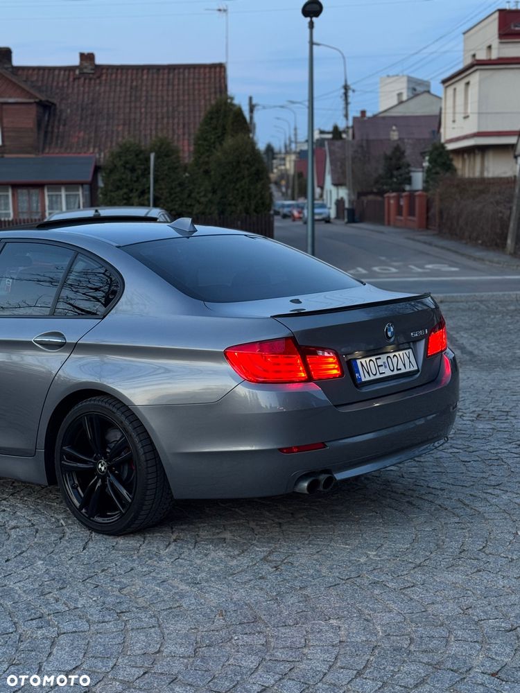 BMW Seria 5 528i - 7