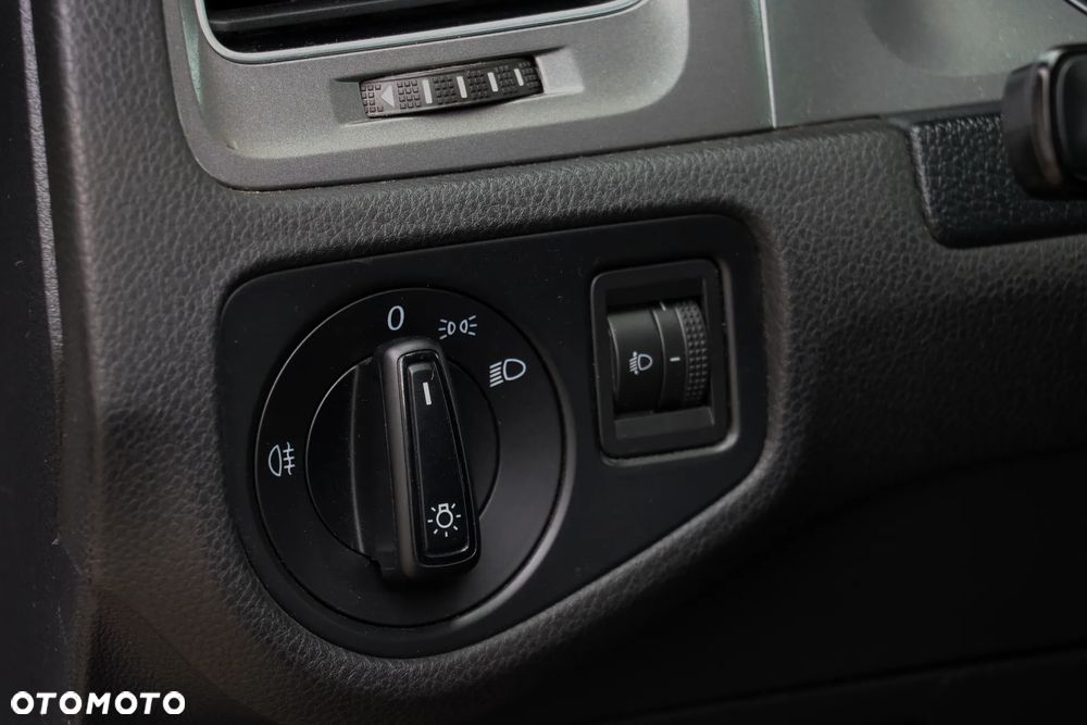 Volkswagen Golf 1.6 TDI DPF Highline - 28