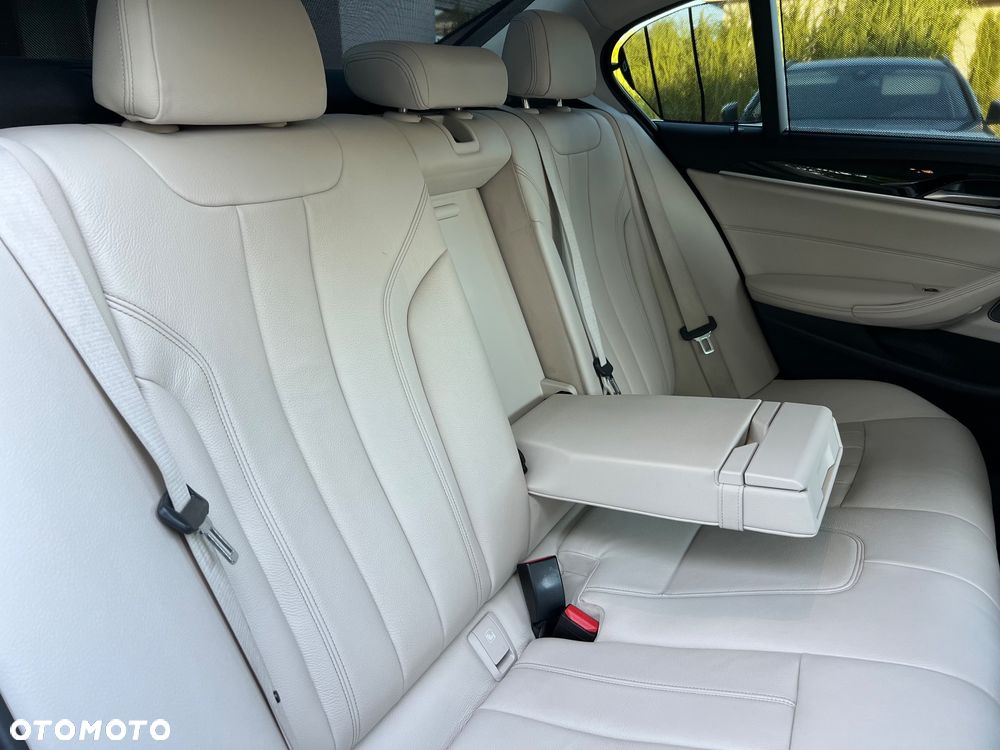 BMW Seria 5 520d xDrive Luxury Line sport - 22