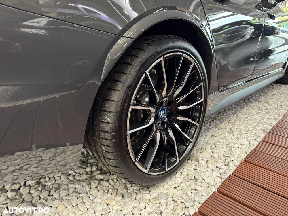 BMW i4 - 8