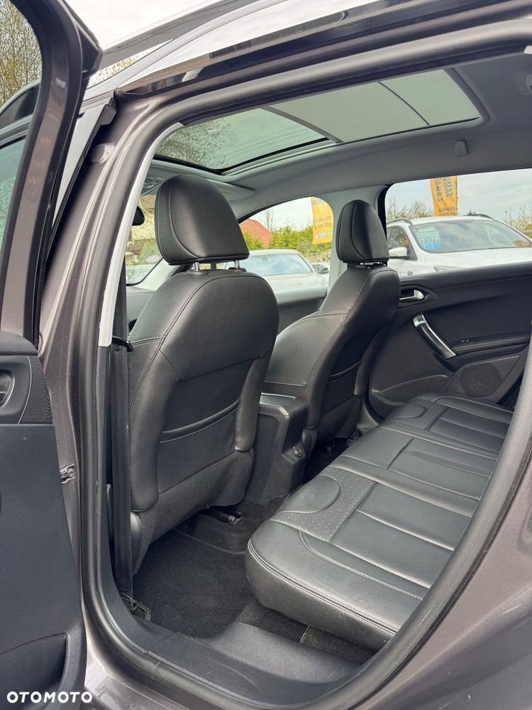 Peugeot 2008 1.2 Pure Tech GPF Signature S&S EAT6 - 24