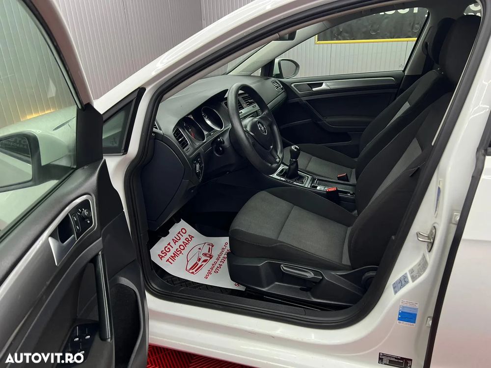 Volkswagen Golf - 11