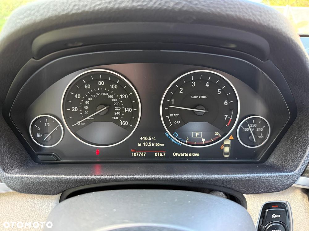 BMW Seria 3 330i - 33