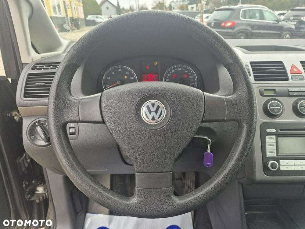 Volkswagen Touran - 19