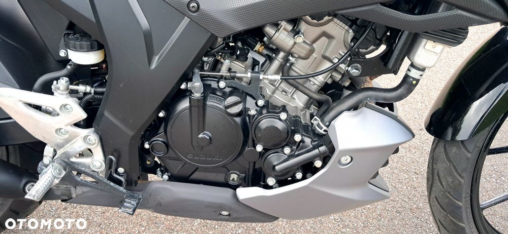 Suzuki GSX - 38