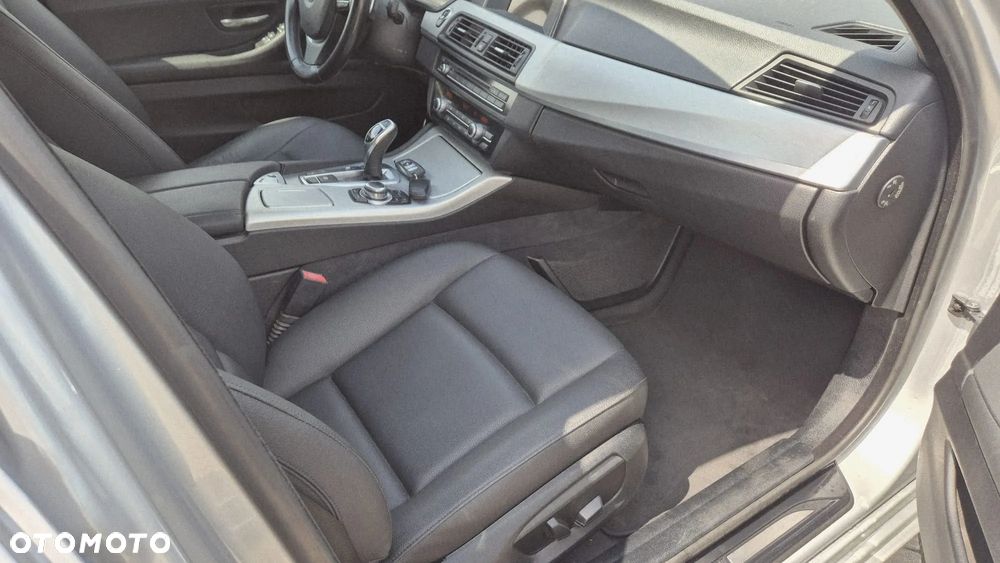 BMW Seria 5 525d xDrive Sport-Aut - 10