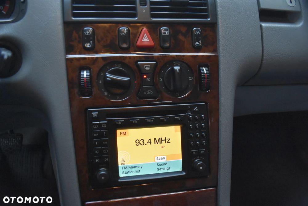 Mercedes-Benz Klasa E 230 Classic - 14