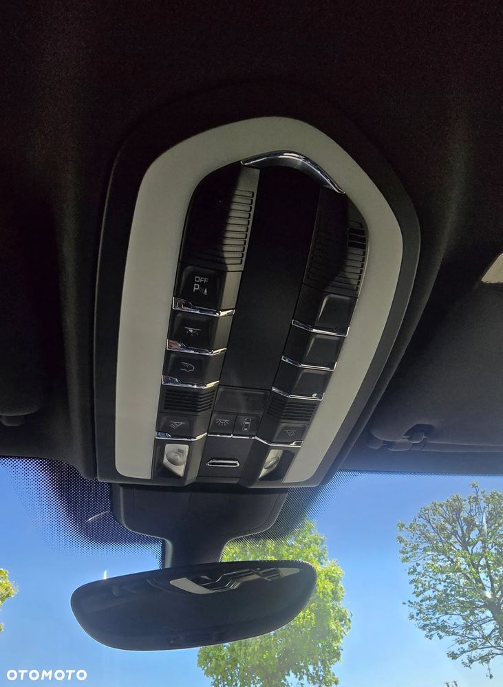 Porsche Cayenne Diesel Platinum Edition - 18