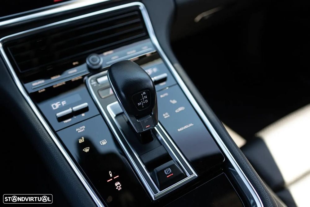 Porsche Panamera Sport Turismo 4 E-Hybrid Platinum Edition - 19