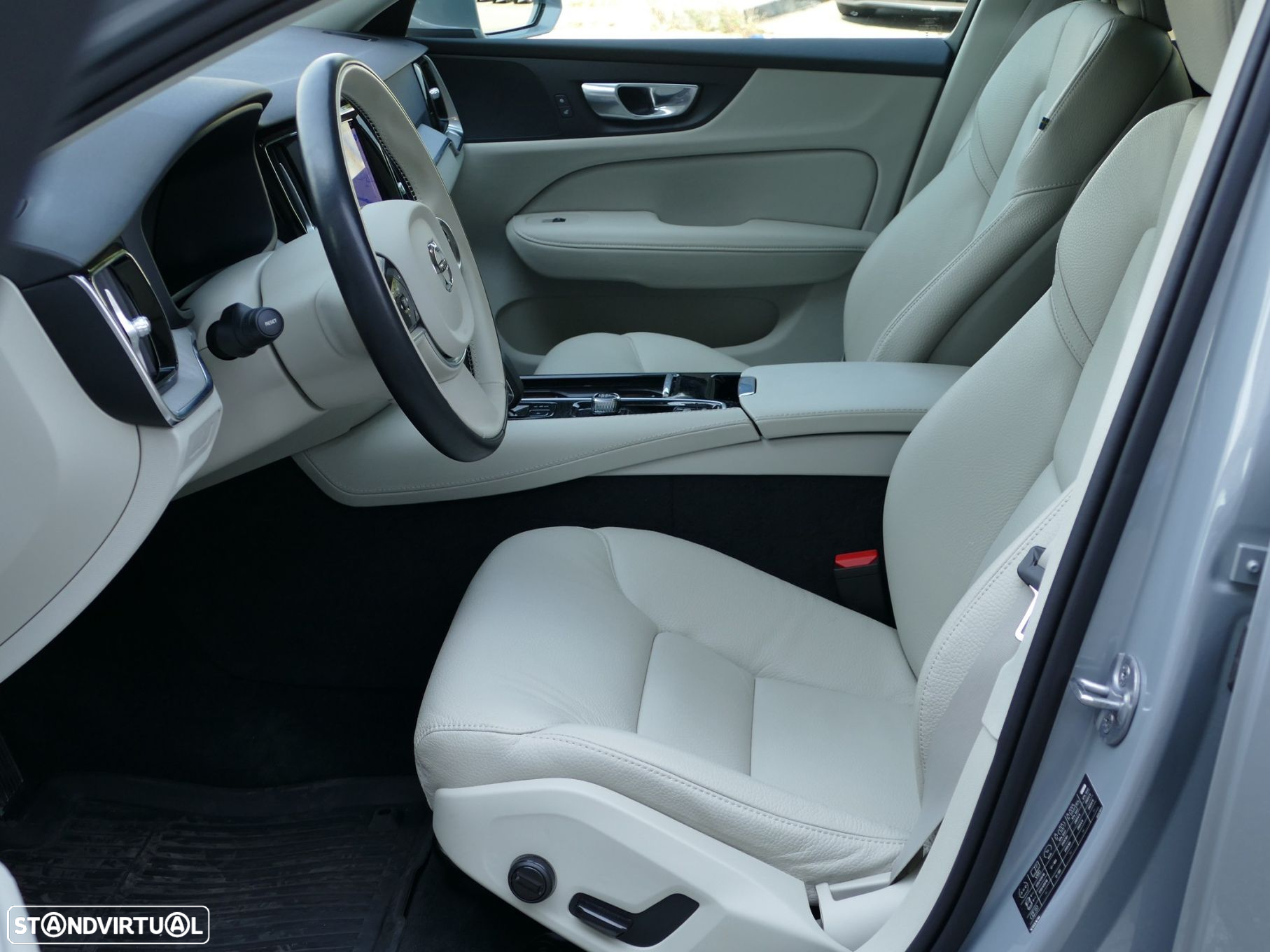 Volvo V60 2.0 T6 AWD TE Core - 25