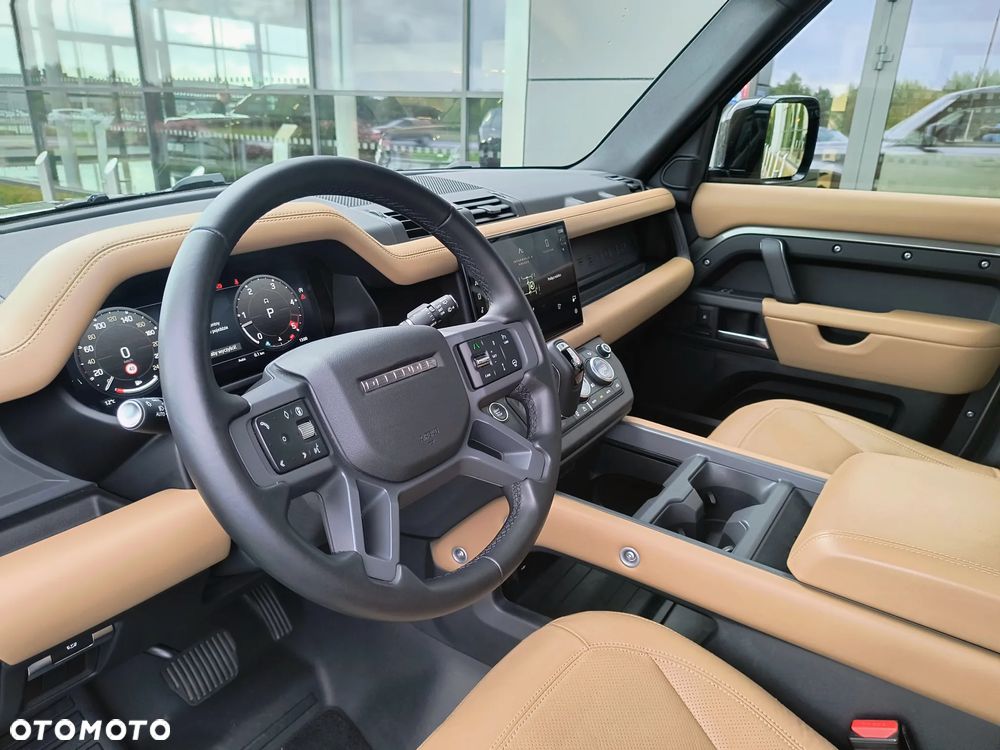 Land Rover Defender - 16