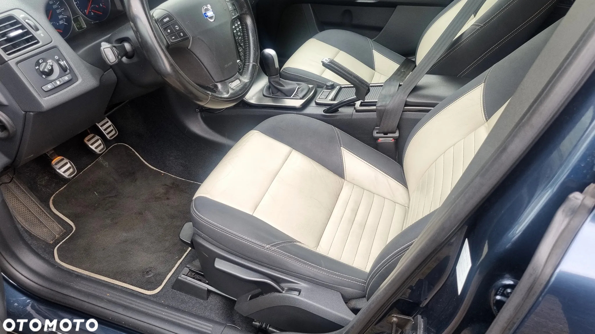 Volvo S40 D4 R-Design - 17