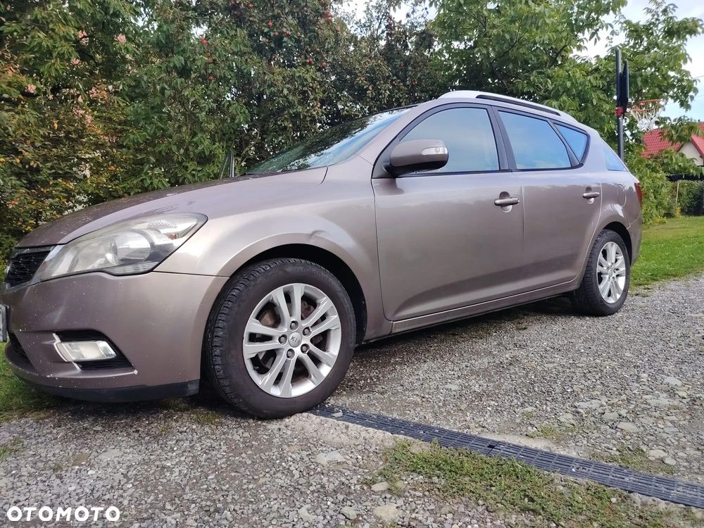 Kia Ceed - 10