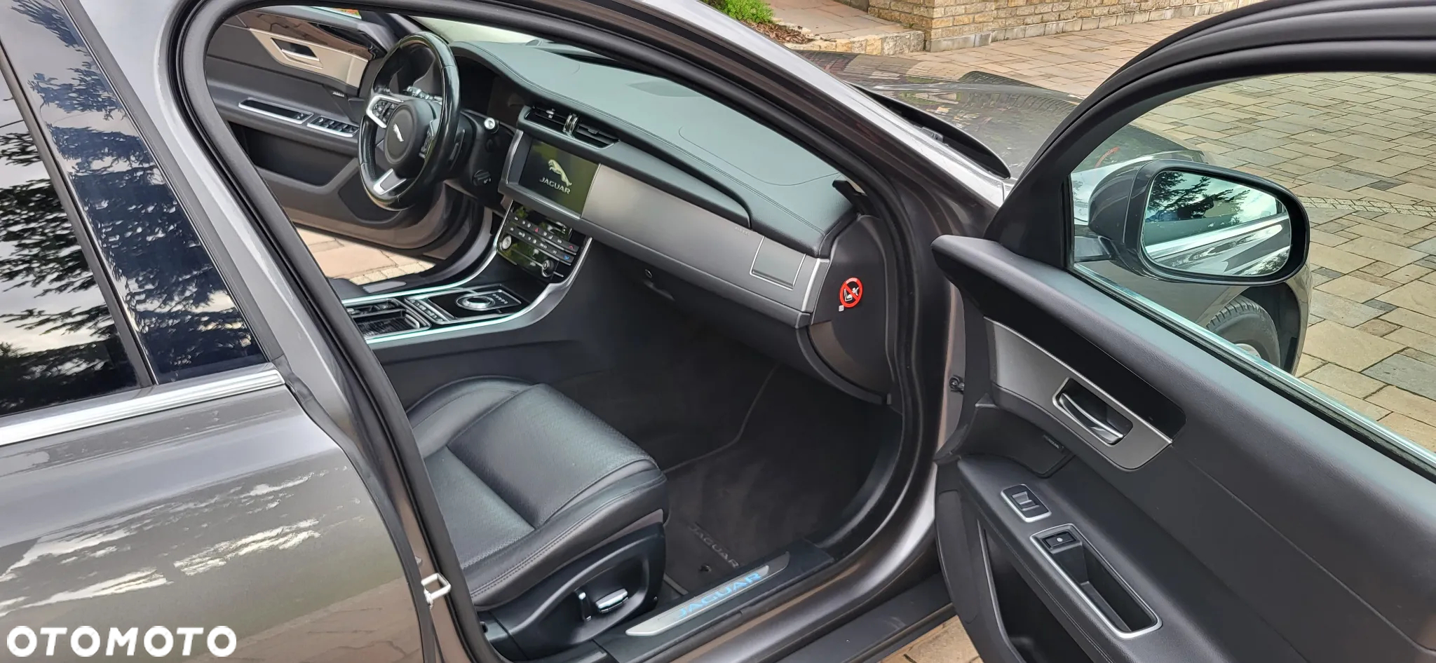Jaguar XF 2.0 T Prestige - 26