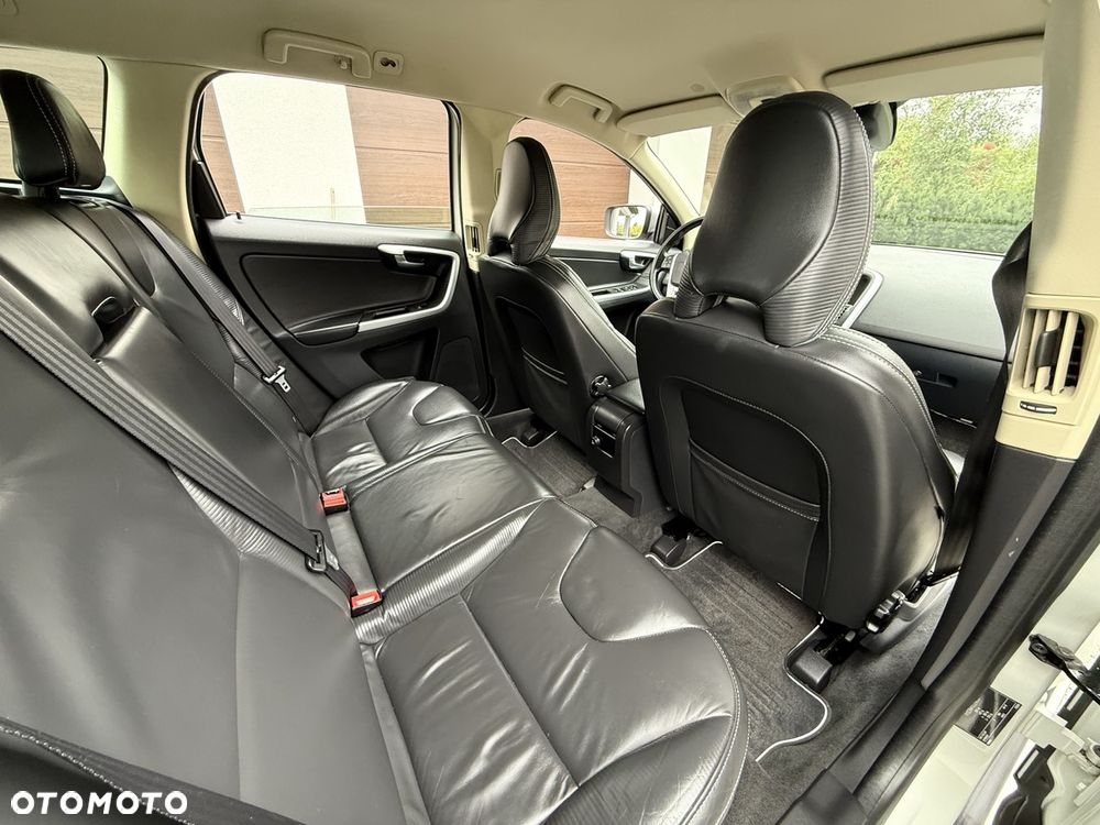 Volvo XC 60 DRIVe R Design - 23