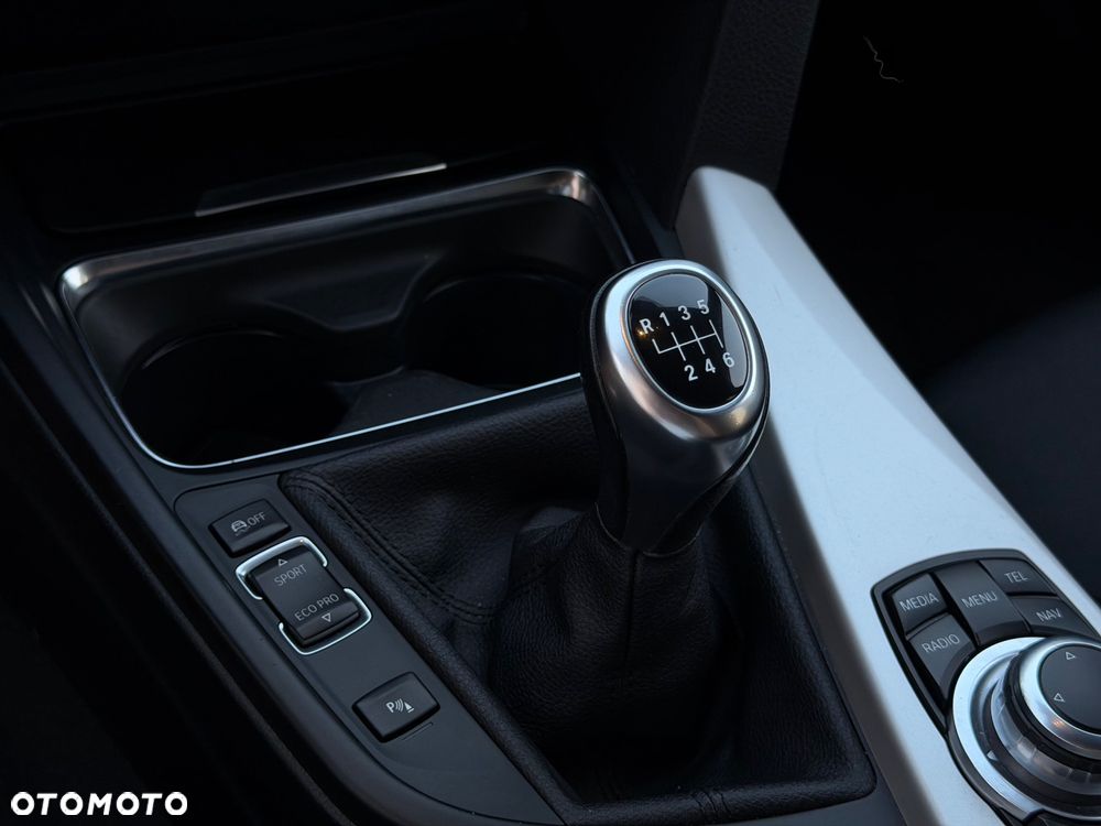 BMW Seria 3 318d Advantage - 26