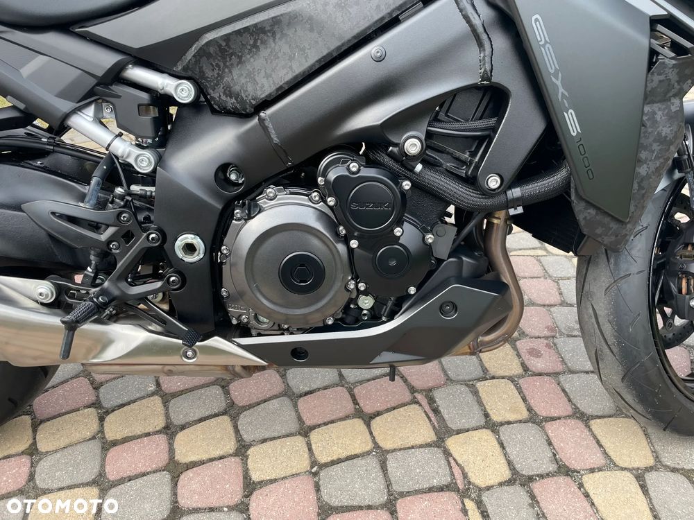 Suzuki GSX 1000 - 5