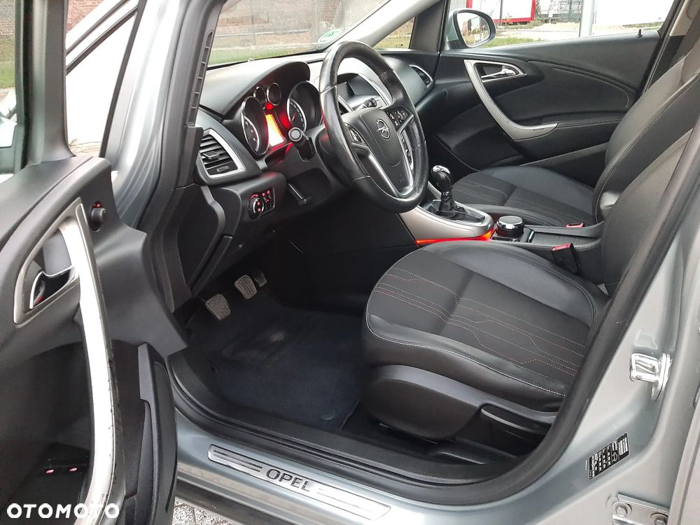 Opel Astra 1.4 Turbo 150 Jahre - 15